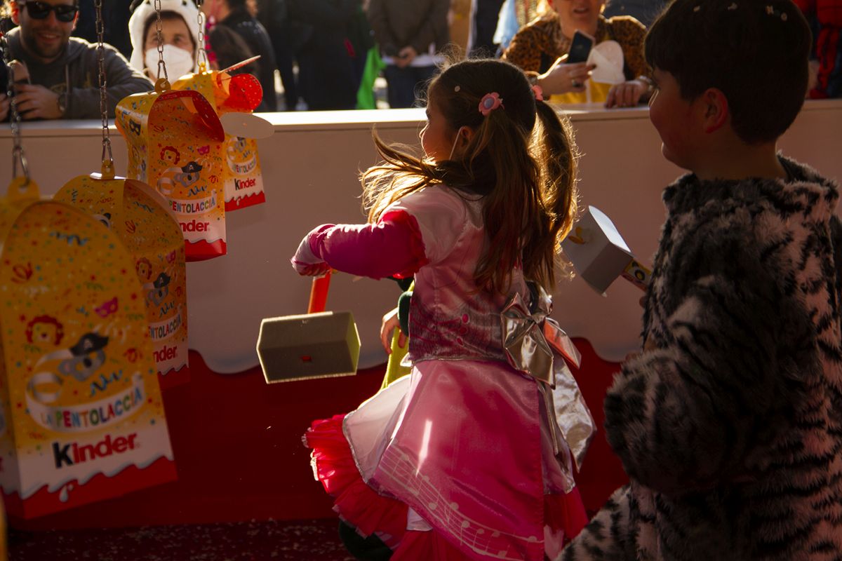 Kinder animerà il Carnevale di Viareggio con la Pentolaccia Agenzia di  stampa Italpress - Italpress