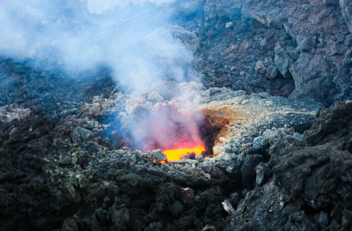 Vulcano Etna cratere