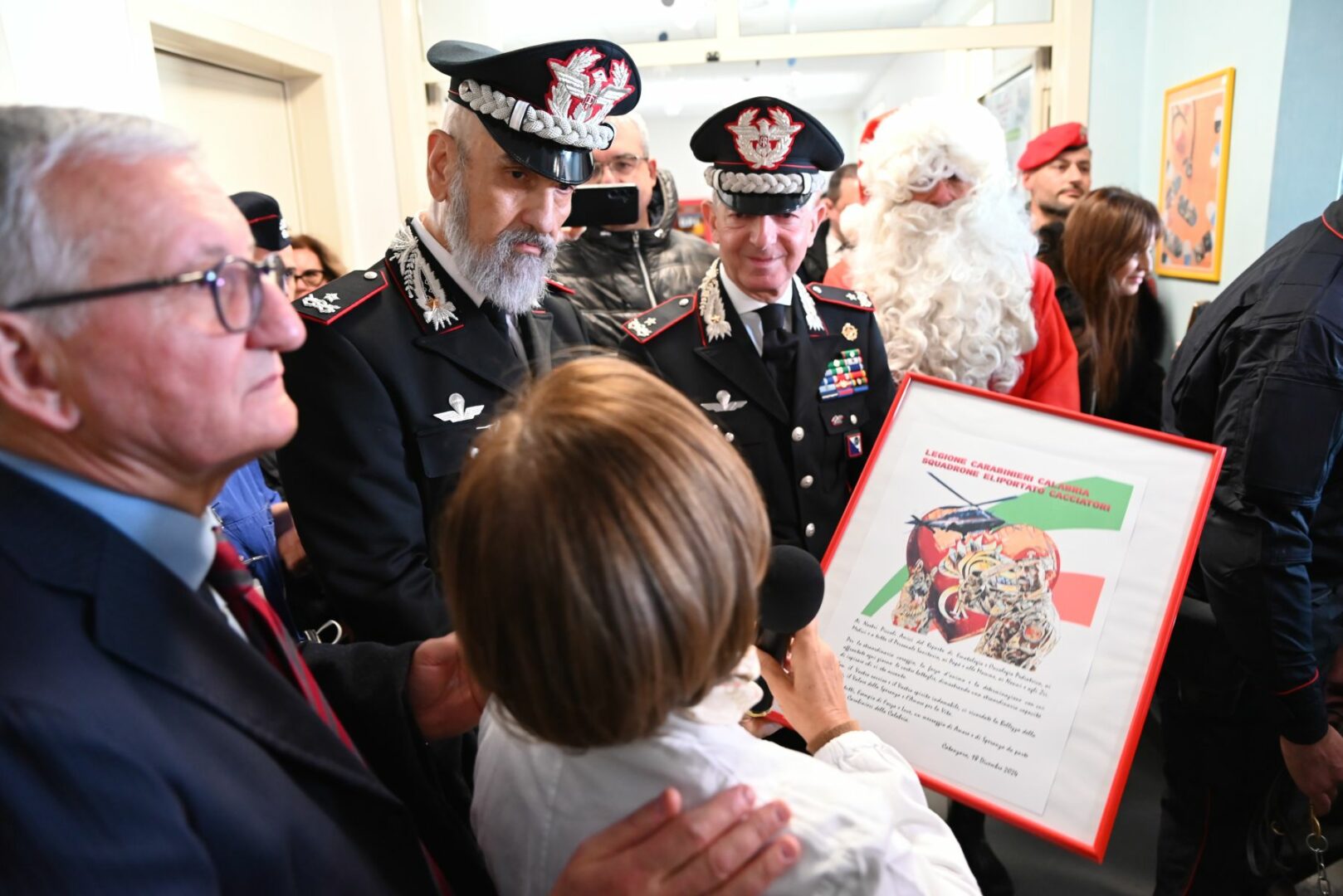 I Carabinieri consegnano doni ai piccoli degenti degli ospedali di Catanzaro