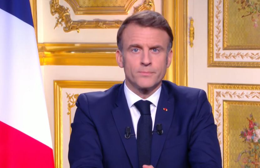 Francia, Macron “A giorni nominerò il nuovo primo ministro”