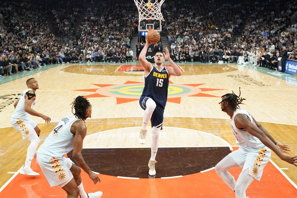 Nba, Jokic trascina Denver mentre si ferma Memphis