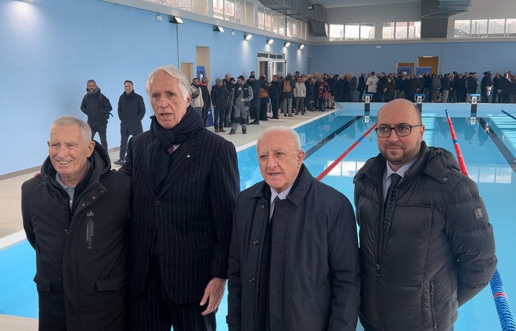 A Napoli riapre la piscina del Collana, De Luca “Ora completiamo progetto”