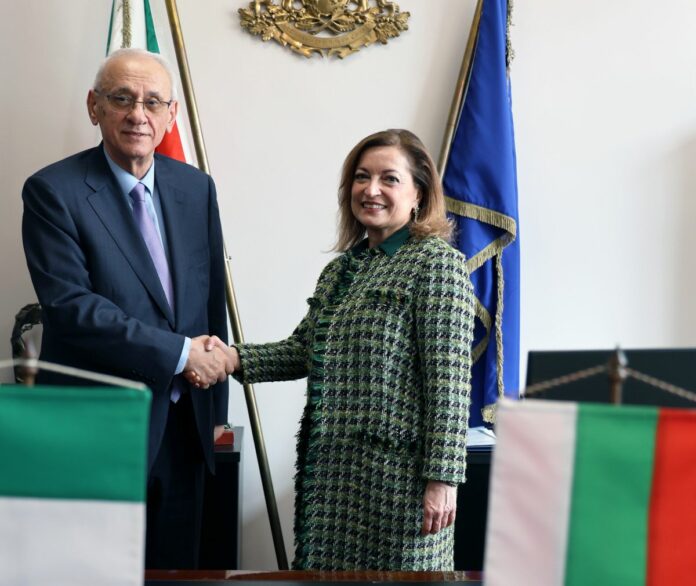 Bulgaria, l’ambasciatrice d’Italia Zarra incontra il Ministro della Salute Kirilov