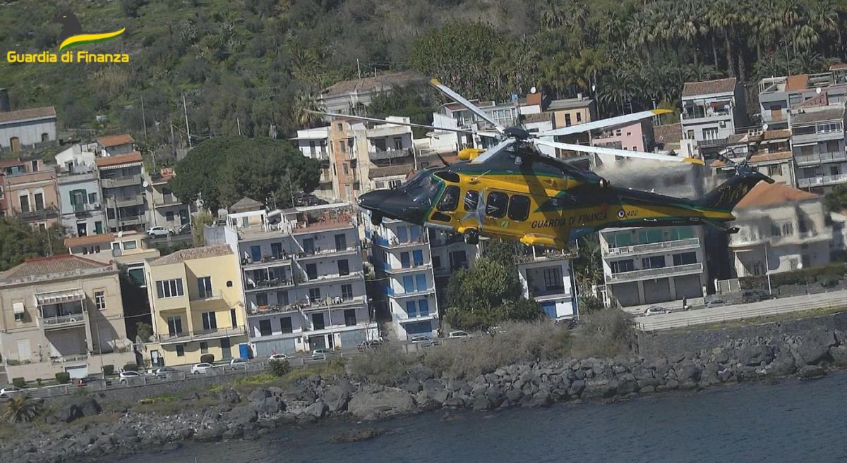 Blitz tra le province di Messina e Catania, 39 gli arresti