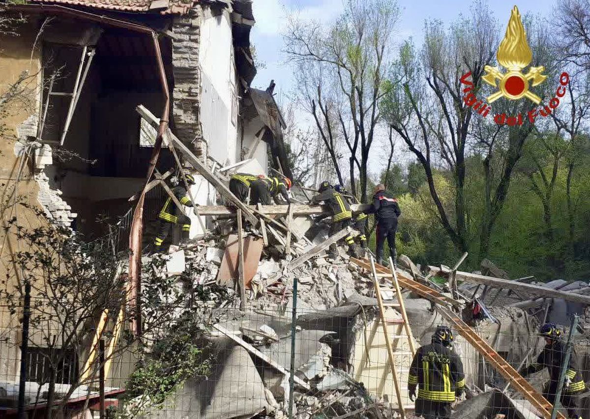 Crolla una palazzina a Monteverde a Roma, tratto in salvo un uomo